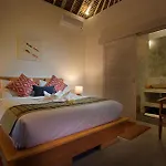 Central Oberoi, Seminyak, Newly Refurbished Villa Zayya