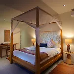 Central Oberoi, Seminyak, Newly Refurbished Villa Zayya