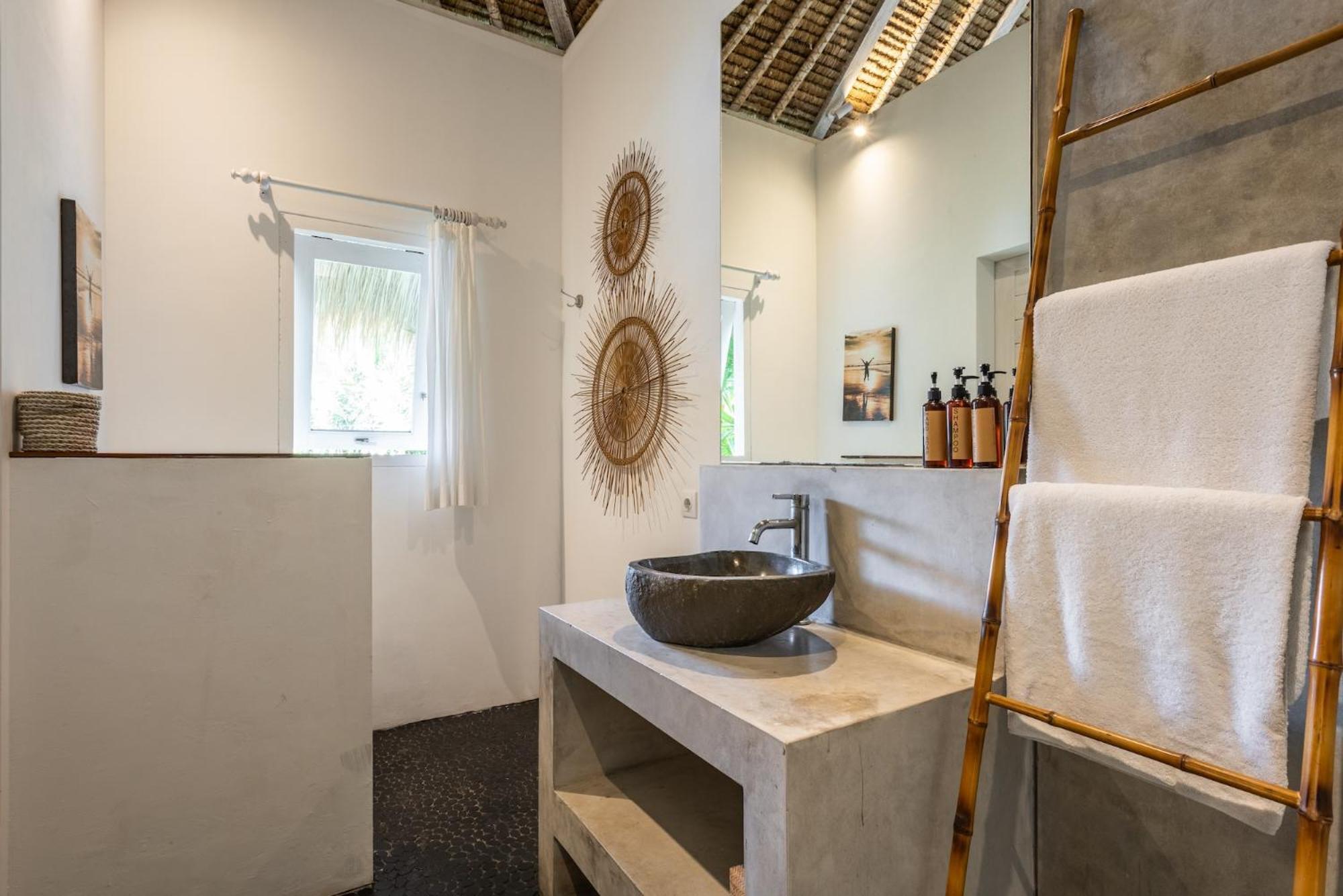 Central Oberoi, Seminyak, Newly Refurbished Villa Zayya Villa