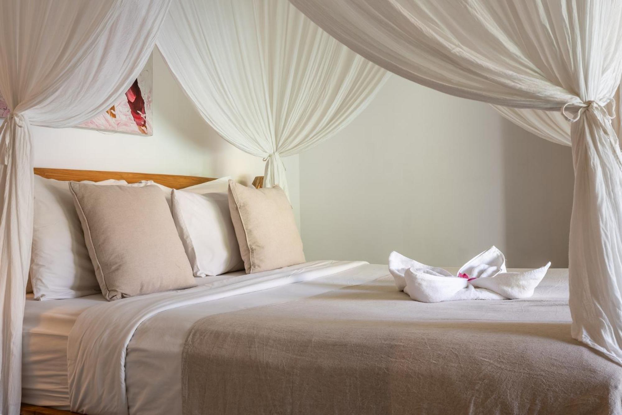 Central Oberoi, Seminyak, Newly Refurbished Villa Zayya Villa *